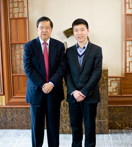 原外經(jīng)貿(mào)部長、博鰲論壇秘書長龍永圖親切接見