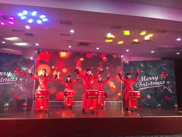 智慧園舉辦圣誕晚會，我司表演開場舞蹈