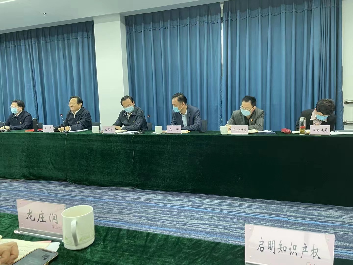 嘉興市委書記張兵調(diào)研服務(wù)業(yè)，我司總經(jīng)理沈杰做代表發(fā)言